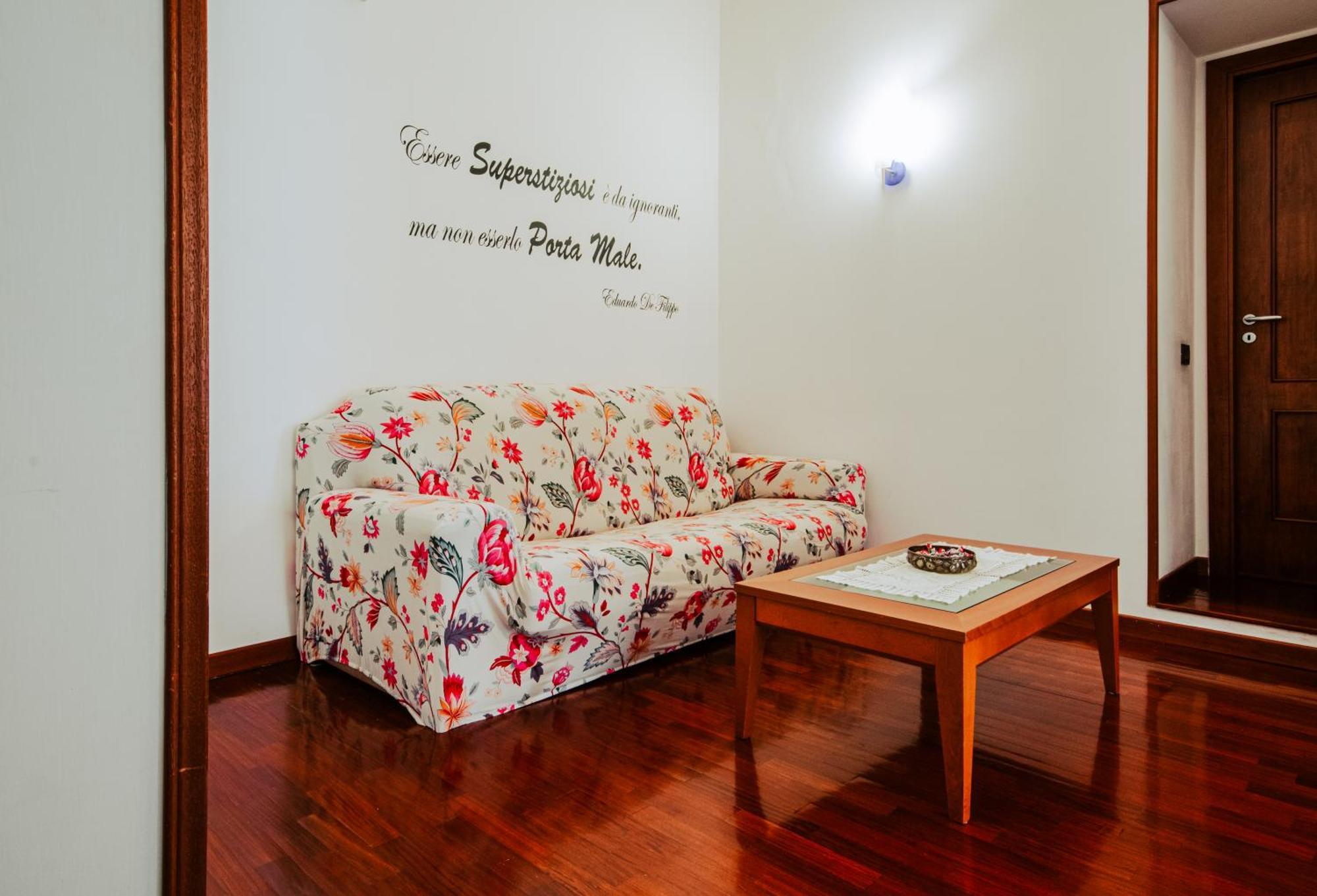 La Casa Di Scio Scio & La Stanza Di Scio Scio Apartment Наполи Екстериор снимка